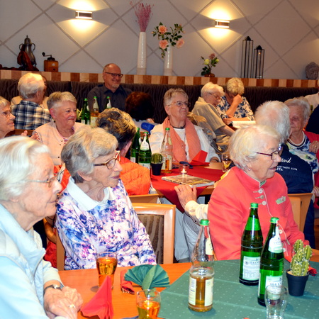 Gäste des Sommerfestes 2023 in Haus am Park in Haan