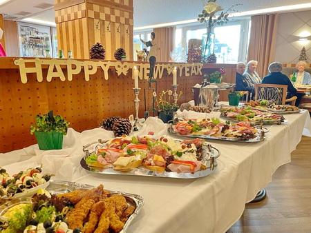 Buffet zum Neujahrsfest im Seniorenwohnanlage Haus am Park in Haan (NRW)